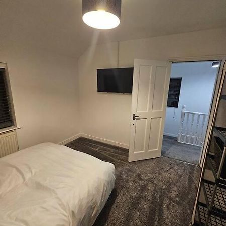 Quiet Family Home Tettenhall Екстериор снимка