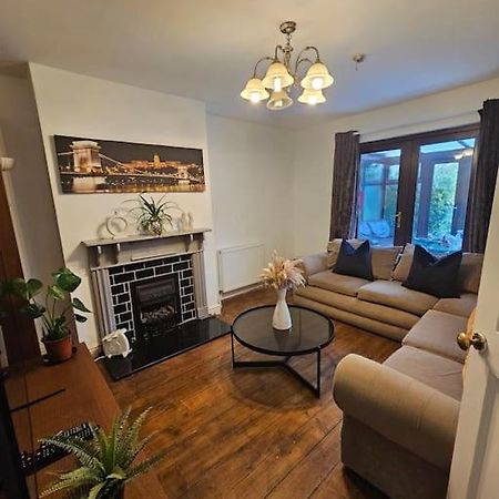 Quiet Family Home Tettenhall Екстериор снимка