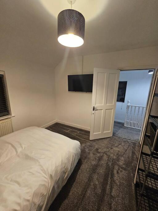 Quiet Family Home Tettenhall Екстериор снимка