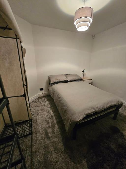 Quiet Family Home Tettenhall Екстериор снимка