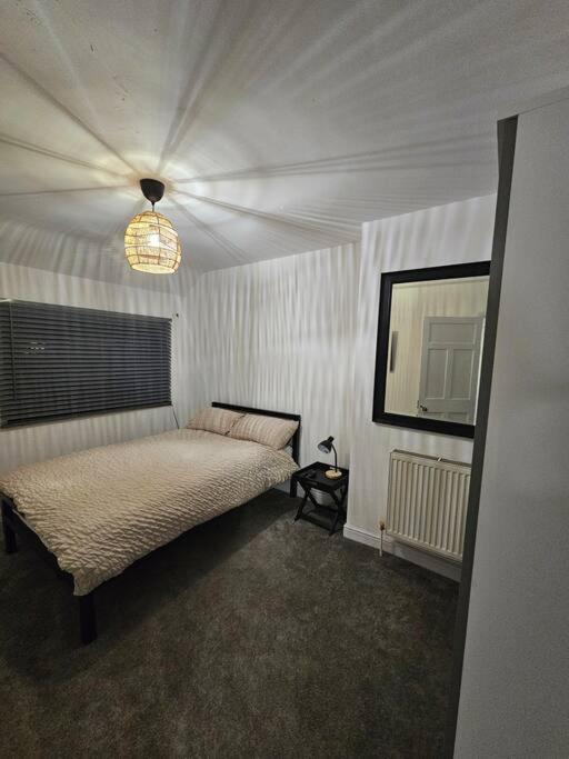 Quiet Family Home Tettenhall Екстериор снимка
