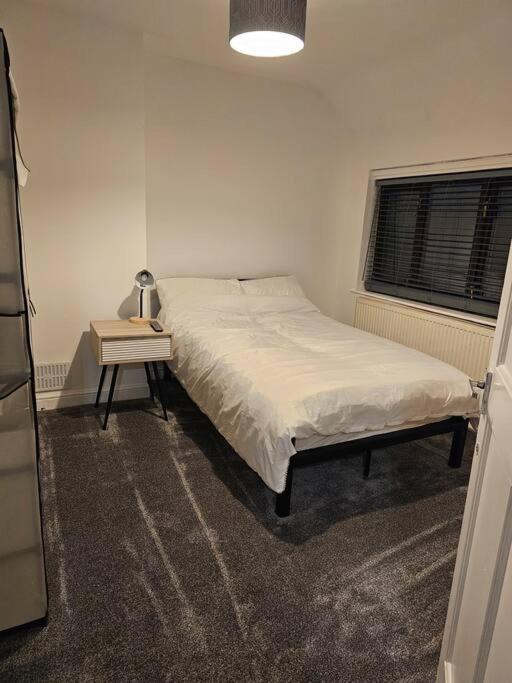 Quiet Family Home Tettenhall Екстериор снимка