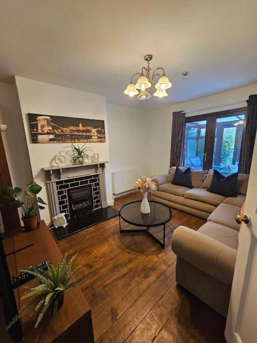 Quiet Family Home Tettenhall Екстериор снимка